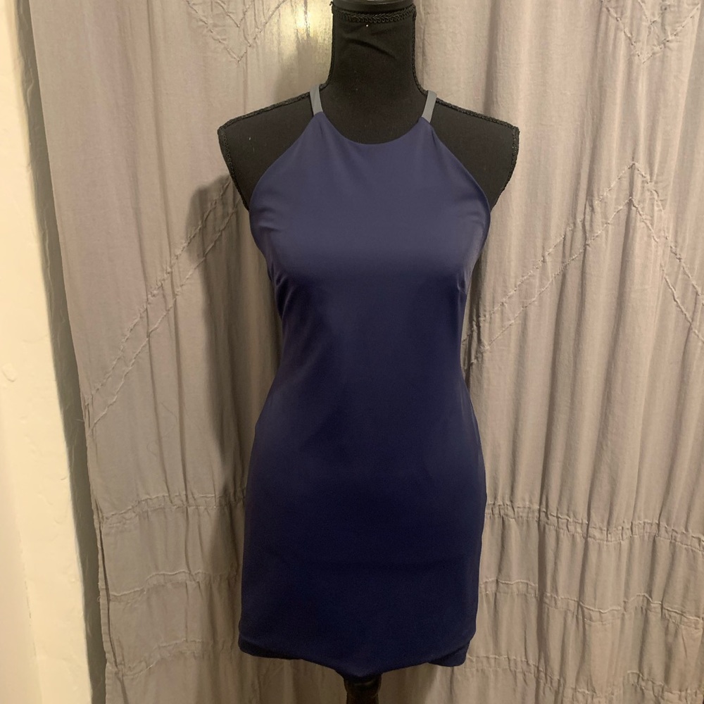 Sporty,but cute!Hit the tennis courts/walk around, dine on a Sunday, sunny day.